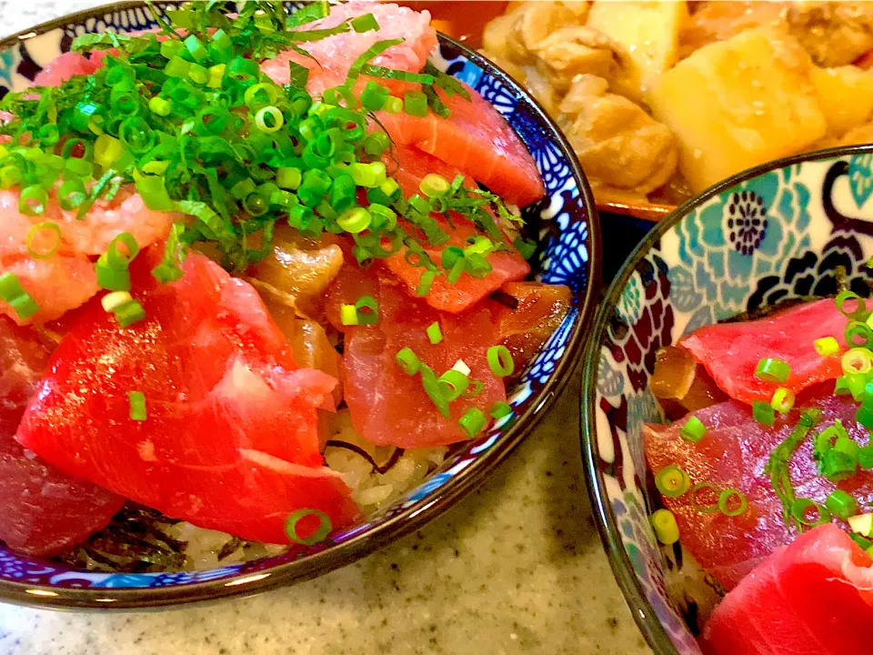 漬けマグロと赤身の丼♡鶏じゃがを添えて|＊yurika＊さん