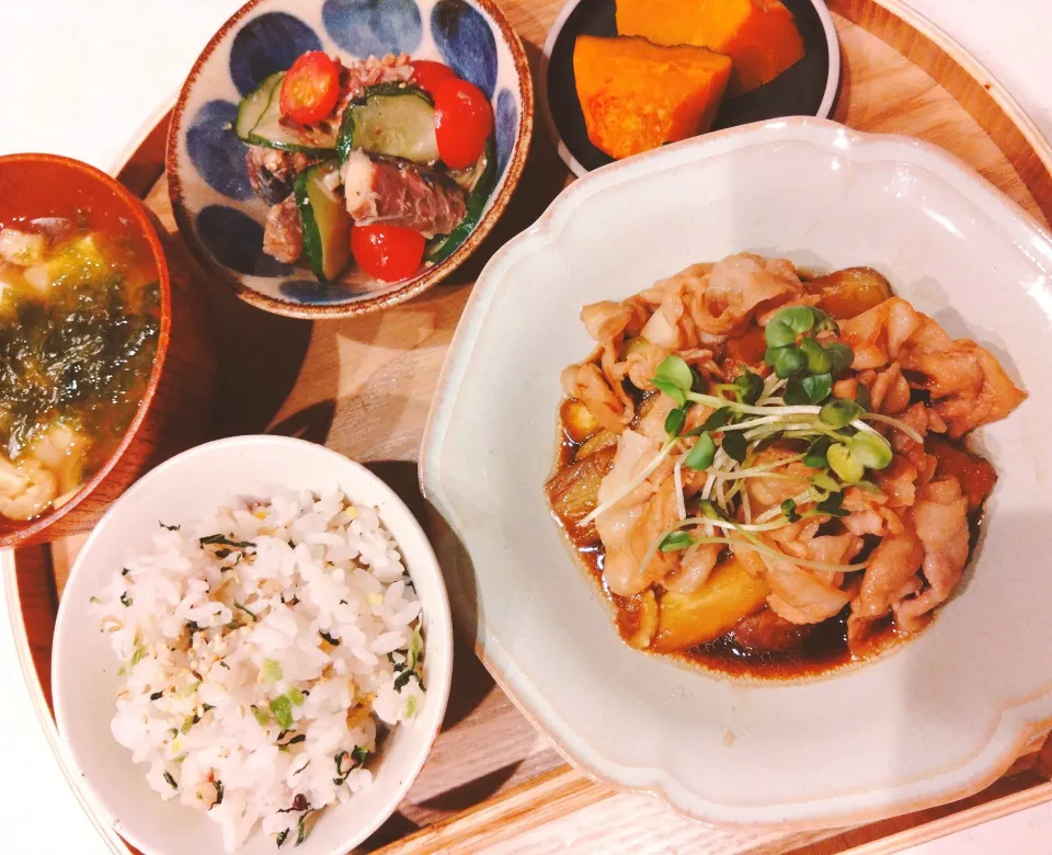茄子と豚肉の甘辛煮、かぼちゃの塩麹蒸し、鯖ときゅうりのトマト和え、野沢菜としらすの混ぜご飯、お味噌汁|samさん