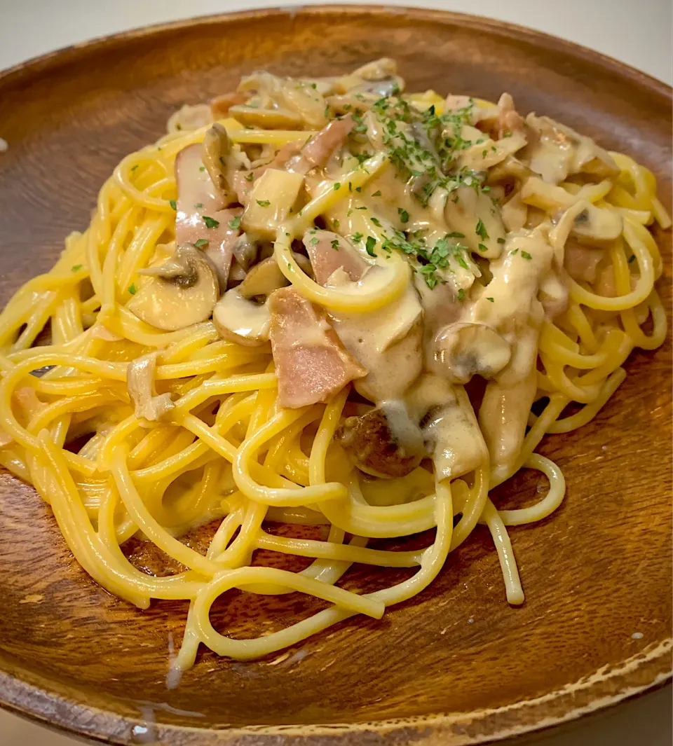 きのことベーコンの濃厚チーズクリームパスタ|カルボーンさん