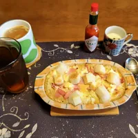 3種チーズのオートミール餅グラタン、ホットコーヒー、六条麦茶、カシスジャム&練乳かけ手作り牛乳プリン(朝ご飯)|enarinさん