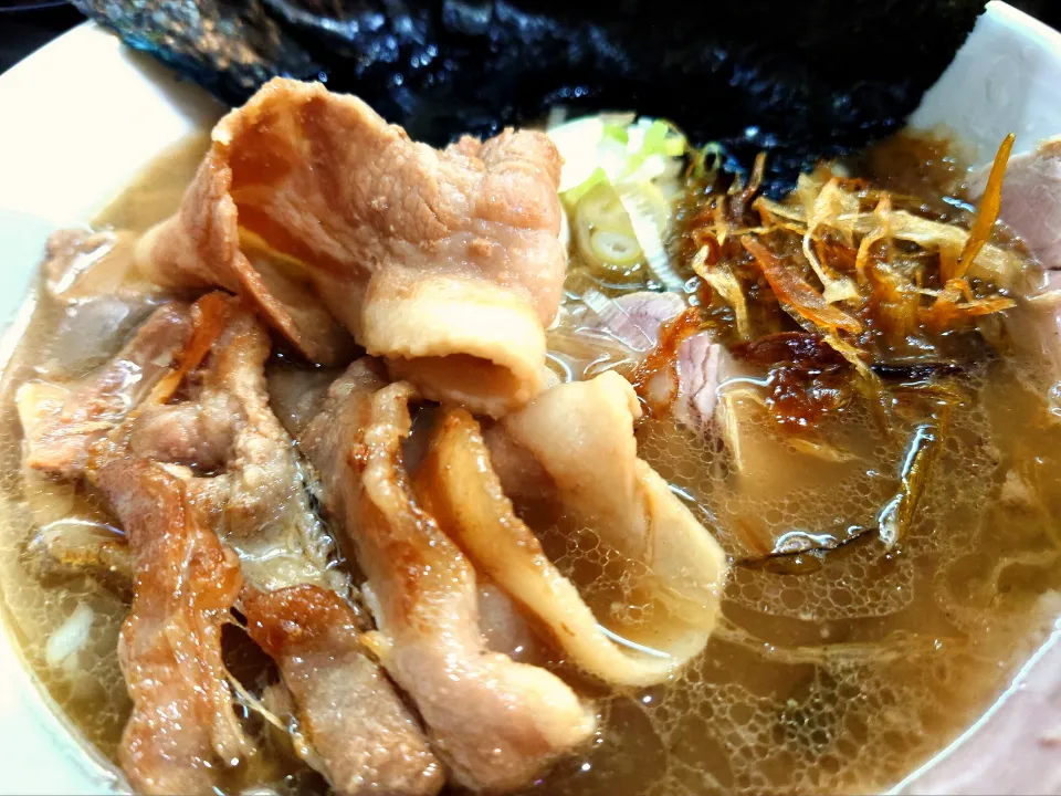 【食べログ ラーメン TOKYO 
百名店 2021~2024 選出】 
一条流がんこラーメン総本家 
分家 四谷荒木町
土曜のムール貝12kgSPスープの
残りに、日曜剥き牡蠣10kgを加えたSPスープの残りに定番食材を追った不純スープの100ラーメン
 (1順目ver、1,200円) 
―麺半分100g (通常200g)
＋のり4枚 (がんこ/覆麺智/花木
共通メンバーカード提示で無料)
＋つけ玉 (生卵、100円)
@四谷三丁目4分 
25240
〈醤116塩36噌󠄀18タ8昆9出12F13
冷24混3つ1〉|大脇さん