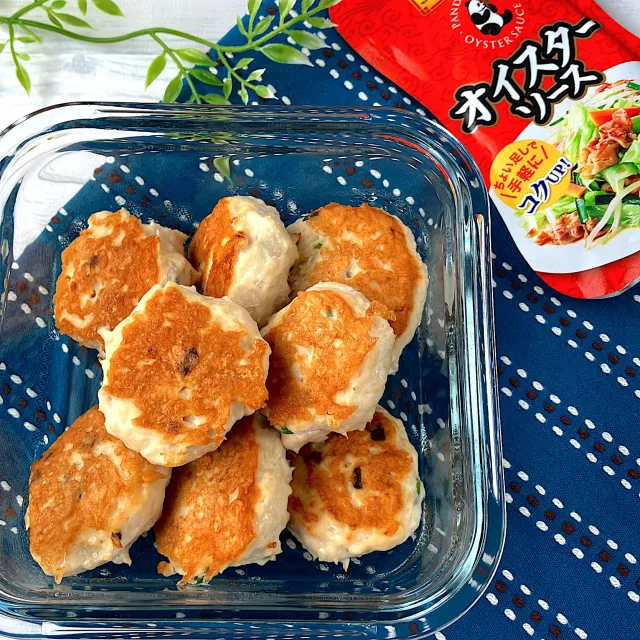 Snapdishの料理・レシピ写真:オイスターソースで下味♪鶏つくね【作り置き】｜王道？それとも新感覚？【李錦記 オイスターソース党】が「伝統派」と「革新派」に分裂！あなたの一票は？