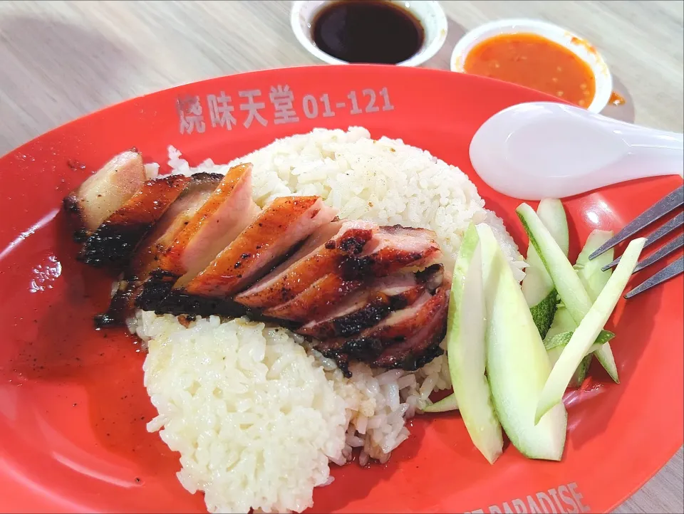 Super juicy half fat charxiu oily rice black sauce and chilli Roast Paradise 烧味天堂 好美味🤤|🍒lynnlicious🍒さん