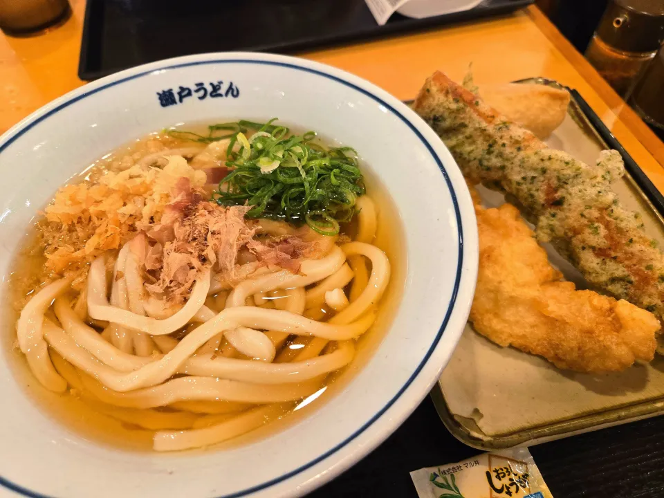 かけ冷しうどん、ちくわ天、鶏天、おいなりさん！|しあるさん