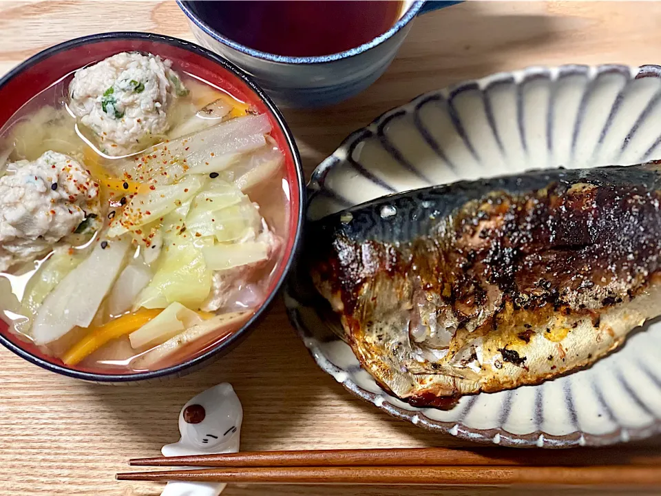 生姜入り鶏団子の野菜たっぷり味噌汁 と 焦げた鯖|コトコト煮つめますさん