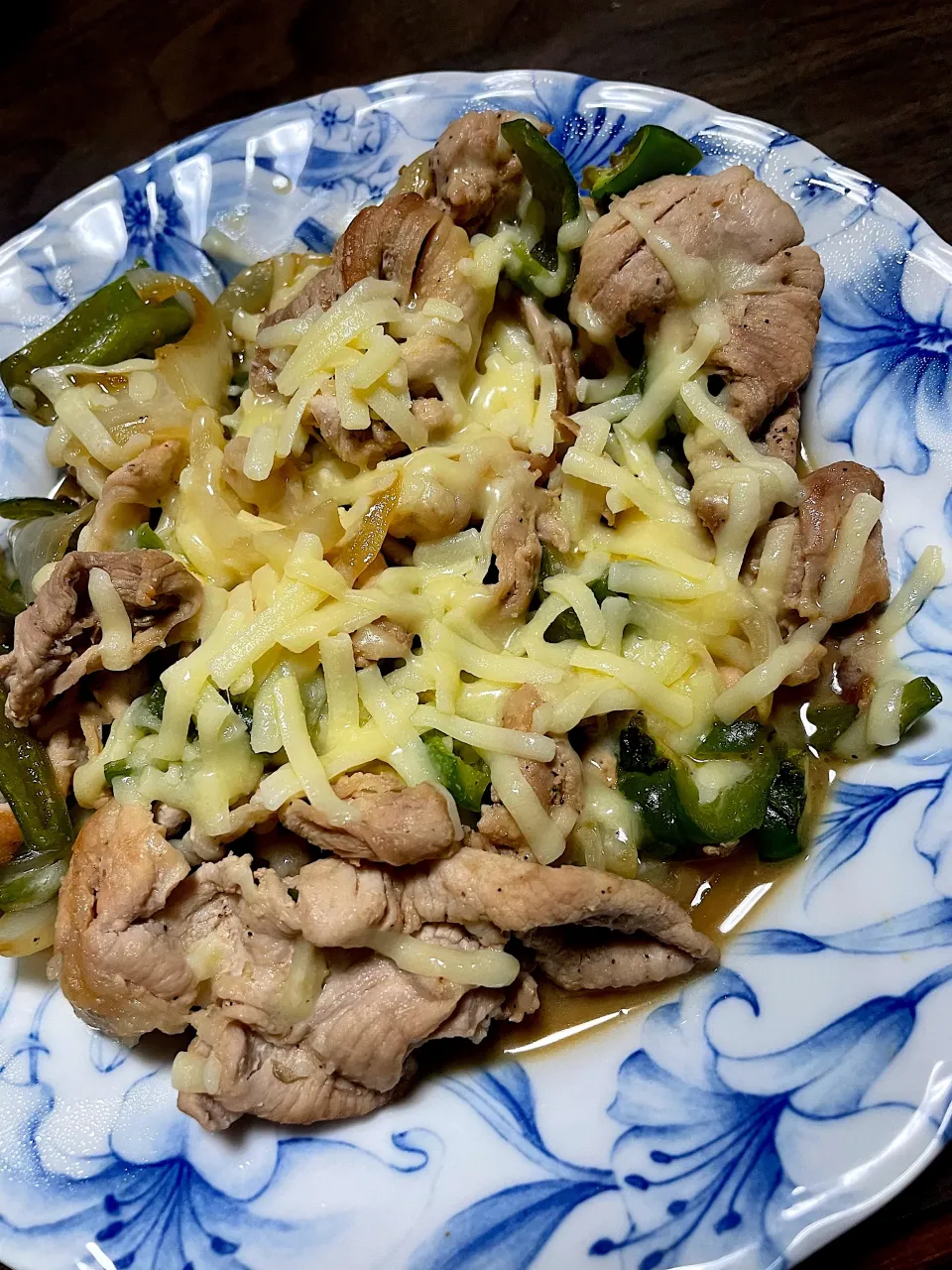 豚肉ピーマン玉ねぎ炒めチーズふりかけ|はぴはぴ005さん