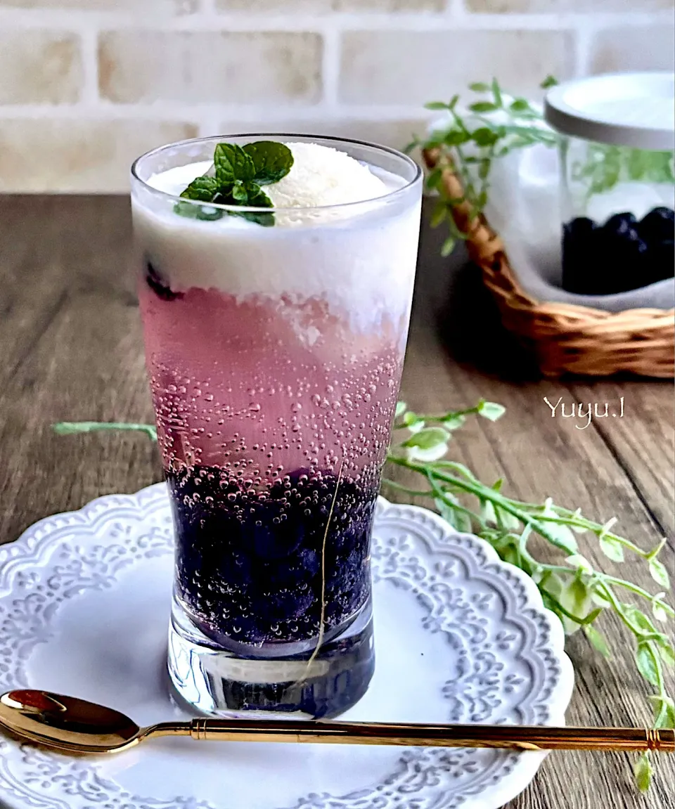ブルーベリーのシロップ漬けでクリームソーダ|ゆーこどんさん