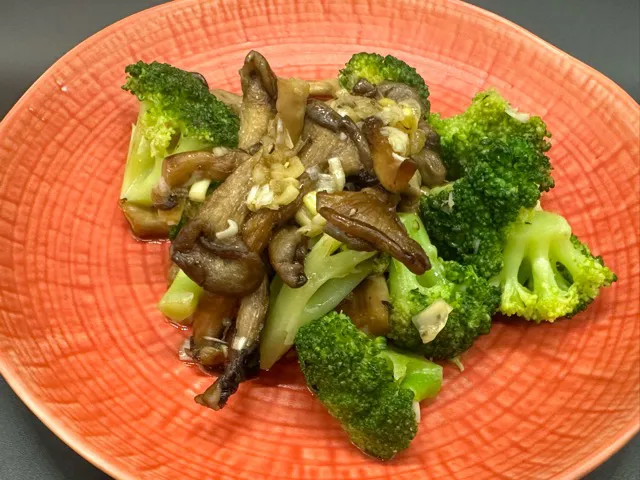 ブロッコリーと平茸の塩炒め|マツケンさん