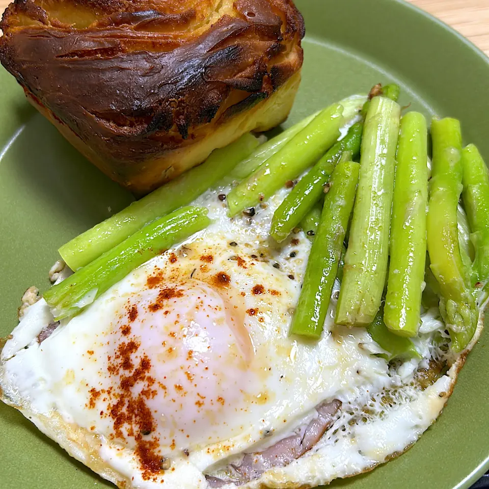 #ハムエッグ #アスパラソテー #デニッシュ食パン|トリさん