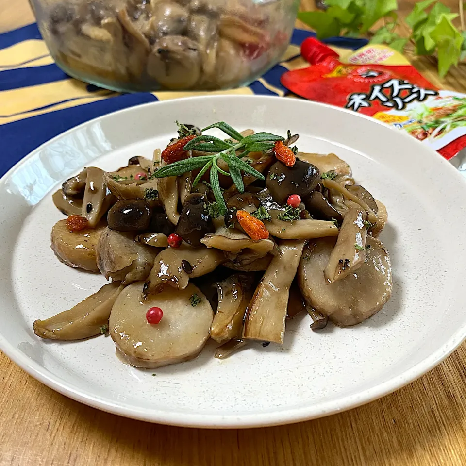 もっさんさんの料理 オイスターきのこで、里芋ときのこのオイスターマリネ|sakurakoさん