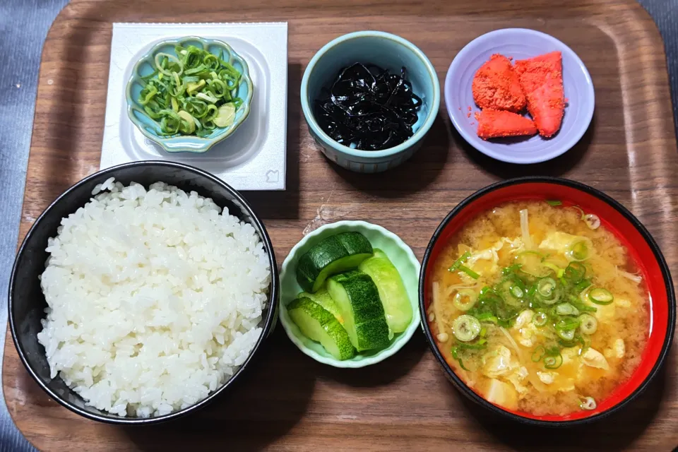 今日の朝ごはん（ごはんは新米・高知県産よさ恋美人、焼き明太子、昆布の佃煮、納豆、えのき茸と豆腐と卵のみそ汁、はぐら瓜漬）|Mars＠釜飯作り研究中さん