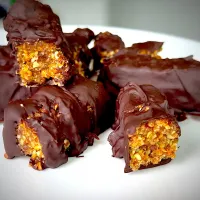 Healthy homemade Dark Chocolate Nuts Candy Bars|Laki Maikaʻiさん
