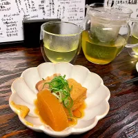 深蒸し茶、お通し（豚バラ大根）|こいちさん