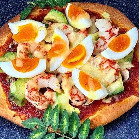 「タパスソースチミチュリ」を使ってみたSnapdishの料理・レシピ写真:海老・アボカド・ゆで卵.⋆﻿ピザ