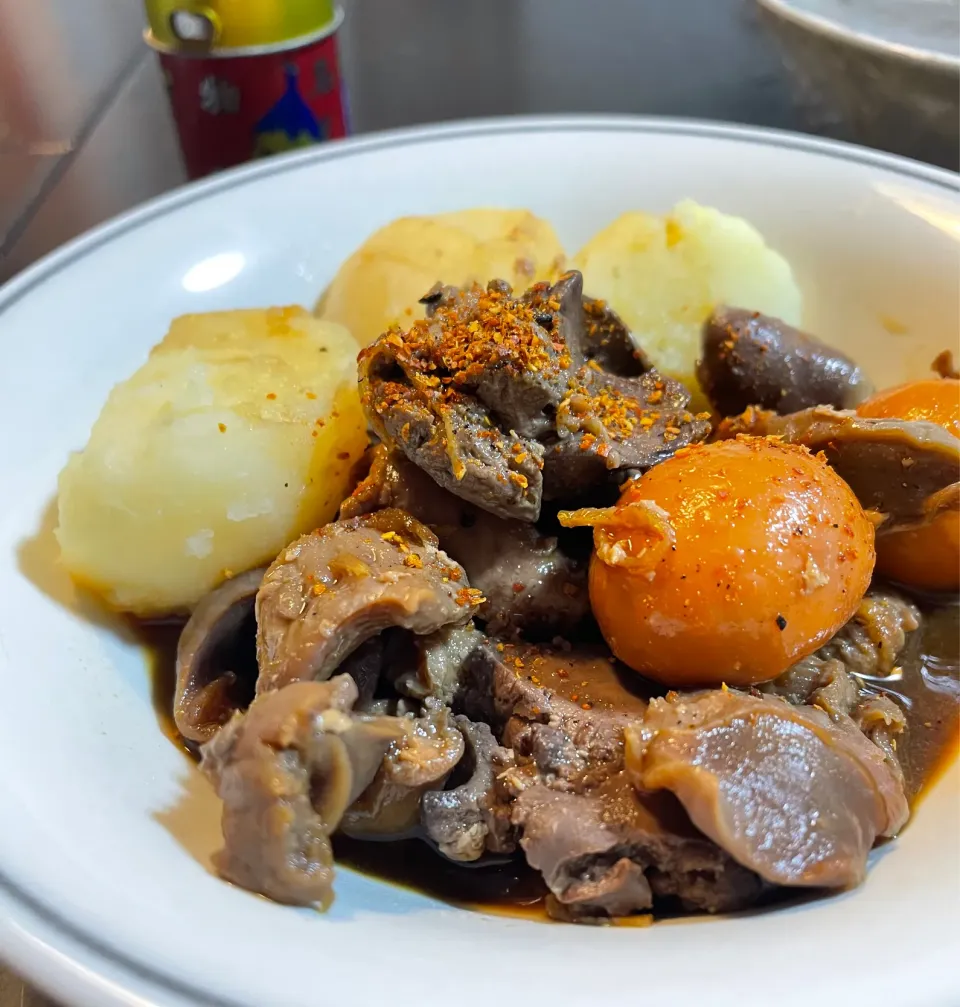 鳥モツ煮と茹でじゃがいも|DKさん