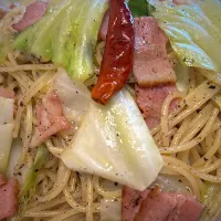 キャベツとベーコンのゆかり和えペペロンチーノ風スパゲティ