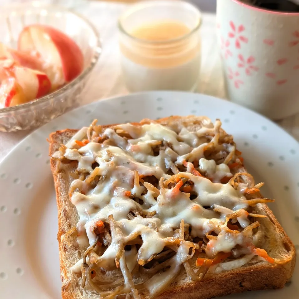 きんぴらごぼうピザトースト de 朝ごはん！|ちょこさん