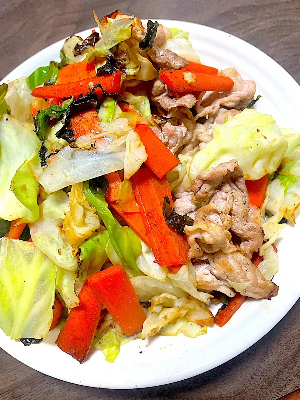 わかめキャベツにんじん豚肉炒め|はぴはぴ005さん