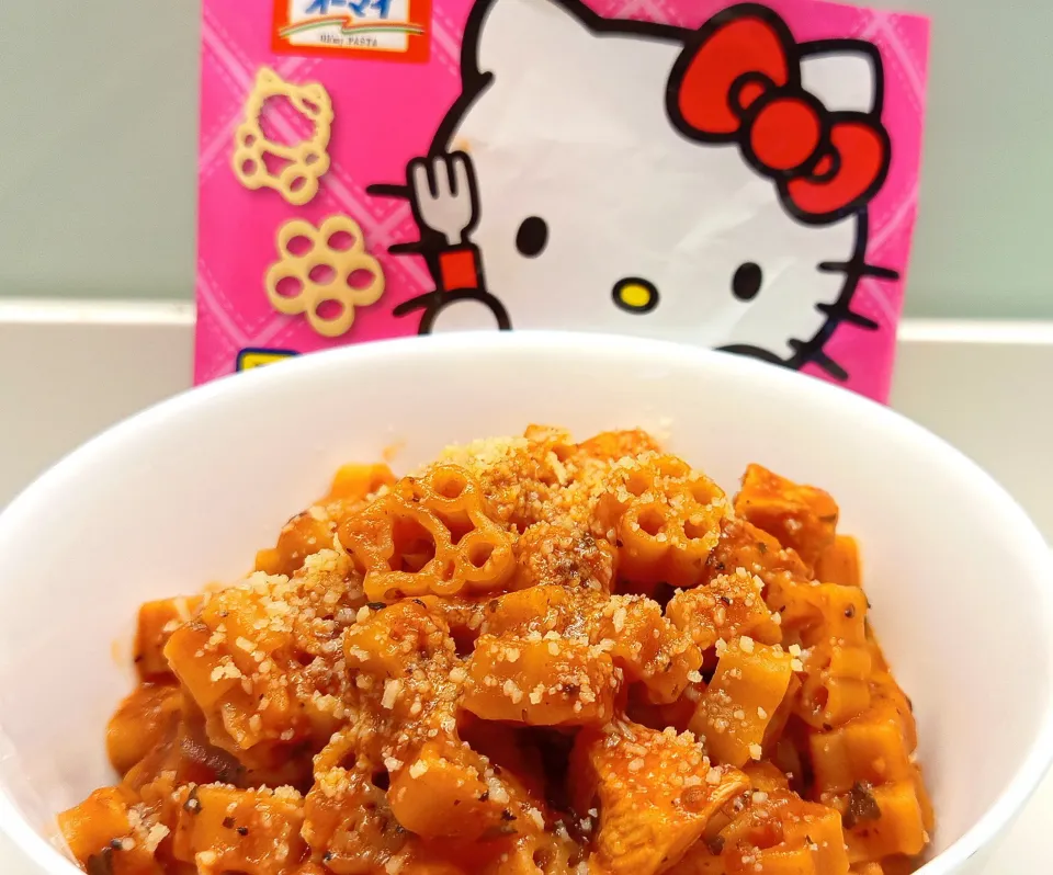 Hello Kitty's pasta with chicken|Jorge Bernal Márquezさん
