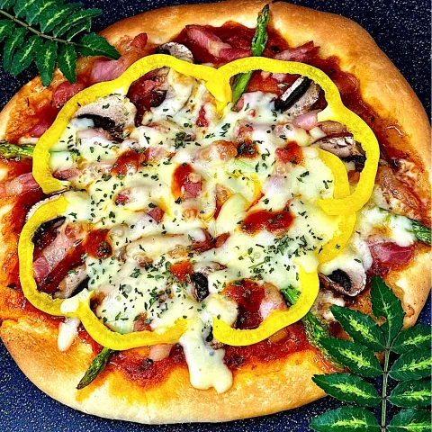 「タパスソースチミチュリ」を使ってみたSnapdishの料理・レシピ写真:アスパラ&生ベーコンピザ