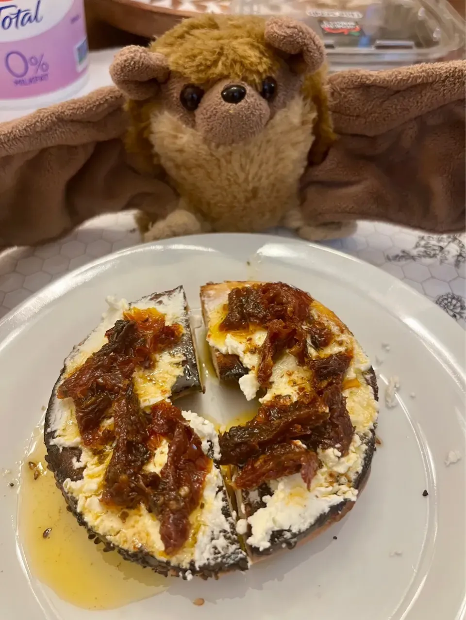 2025/9/12   天日ドライトマトと山羊のチーズの朝食　Sun-Dried Tomato & Goat Cheese Breakfast Bagel|21 Boys & 野鳥さん