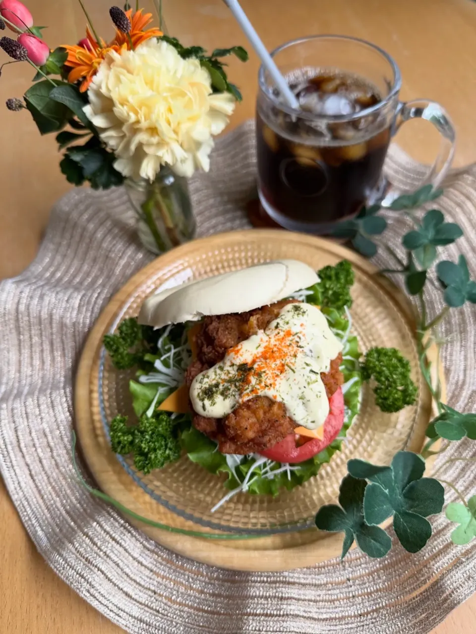 9/13❤︎フライドチキンベーグルサンド

ベーグル専門店ルコラさんのプレーンベーグル
柔らかいベーグルで食べやすく近くのスーパーで売っているのでお気に入りです|Makinsさん