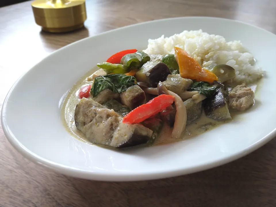 グリーンカレー|古尾谷りかこさん