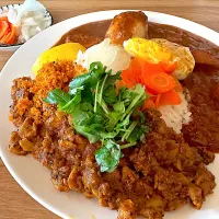 ドライチキンと大辛チキンのあいがけ️味玉、チー玉トッピングピクルスマシマシ| buhizouさん