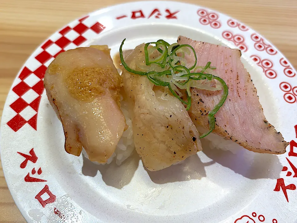 スシロー肉三貫盛り¥200|ずおとんさん