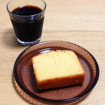 パウンドケーキとアイスコーヒー