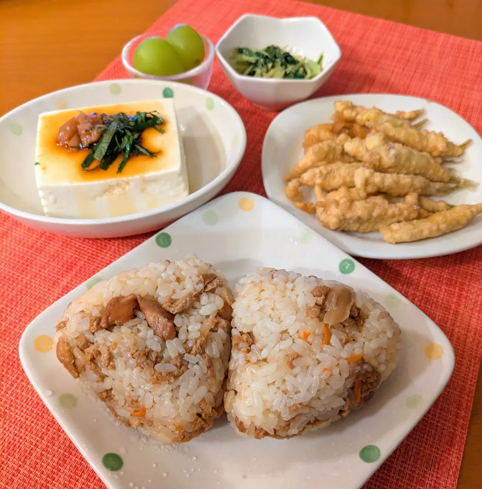 ☆かしわめし　☆わかさぎ天ぷら　☆冷奴　☆水菜辛子和え　☆シャインマスカット|chikakoさん