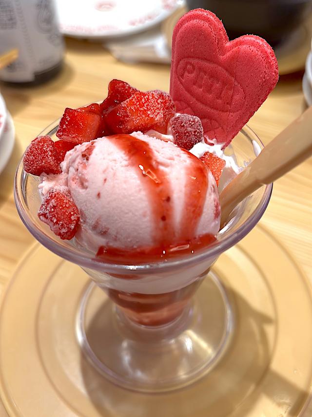 スシロー 寒天ゼリーのストロベリーパフェ 300/ずおとん
