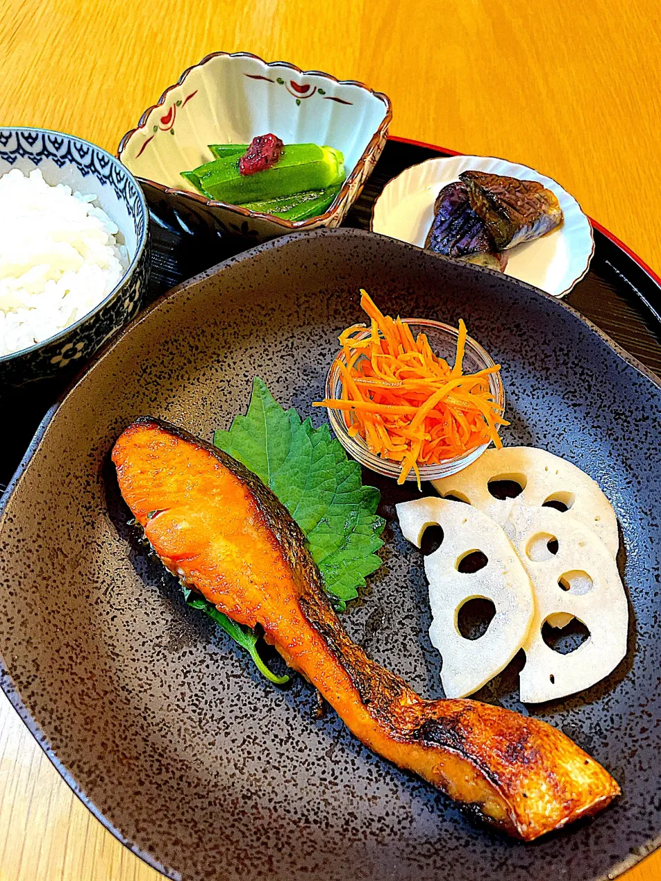 鮭の西京味噌漬け焼きで晩御飯|Mikaさん