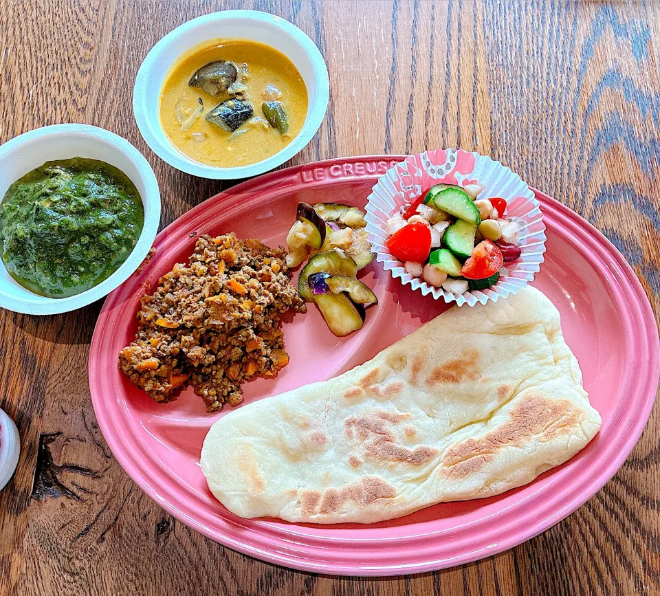 3種のカレーと手作りナン|chibiさん