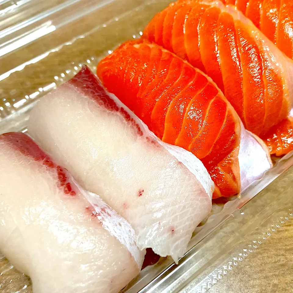 かぼす鰤・サーモンの握り寿司🍀|まいりさん