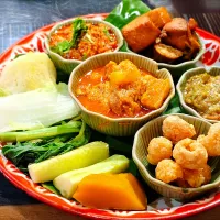 Kham-Tok means Big tray for many dishes |Boomerangさん