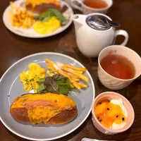 スクランブルエッグ　フレンチフライ　ソフトフランスの生ハムチーズトースト　ヨーグルト　アールグレイティー|ch＊K*∀o(^^*)♪さん
