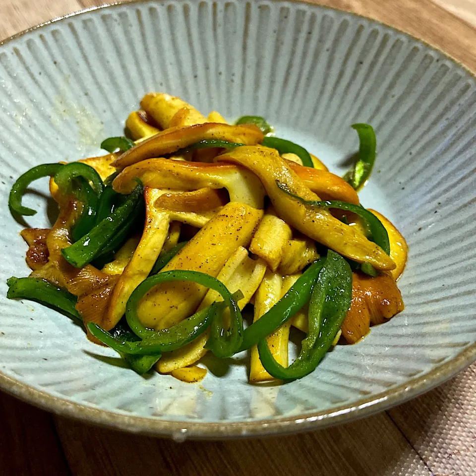 ９月14日 きのこ狩りシーズンです　今日は落葉きのこに出逢えず… タマゴダケのソテーです|renharuruさん