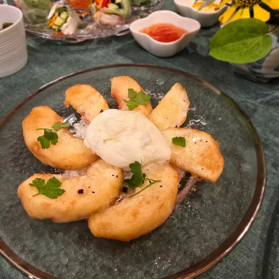 桃とブッラータのカプレーゼ|オハナシマンさん