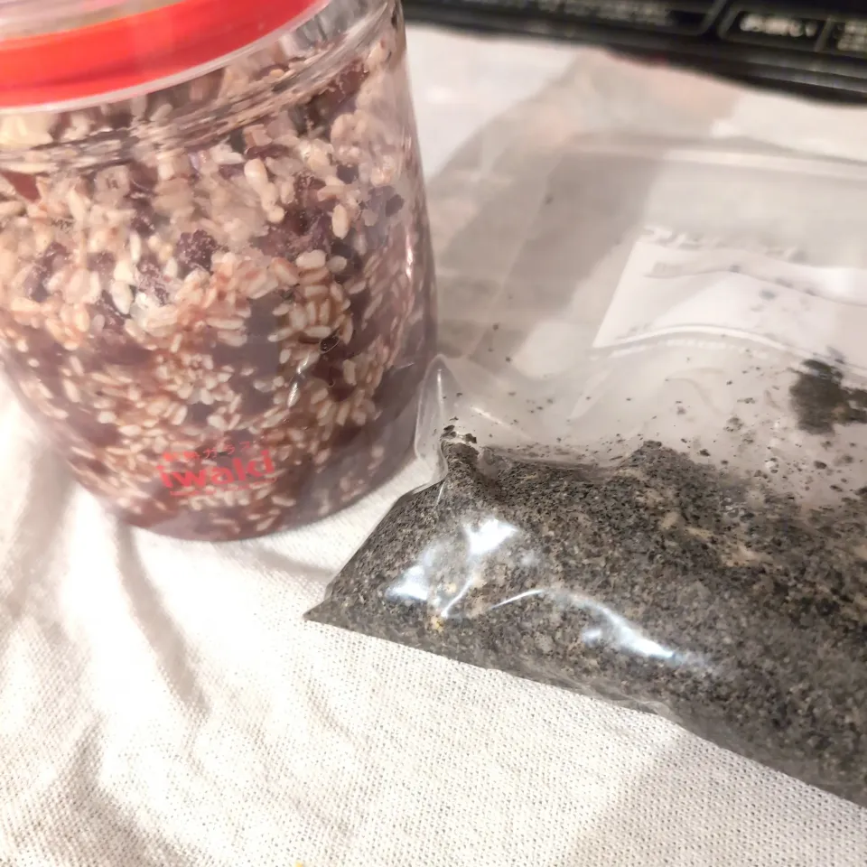 今から発酵あんこと発酵黒ゴマを作ります♪←メーカーに入れる前|チョコさん