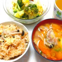9/13の朝ごはん
ツナ缶とぶなしめじの炊き込みごはん
豚汁
ブロッコリーのサラダ|卯月さん