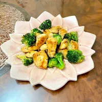 鶏胸とブロッコリーのオイスターマヨネーズ炒め