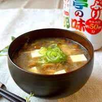 【マルコメさん秋の新商品】たっぷり大容量❣️ 液みそ料亭の味 de なめこと豆腐のお味噌汁|まなまな♡さん