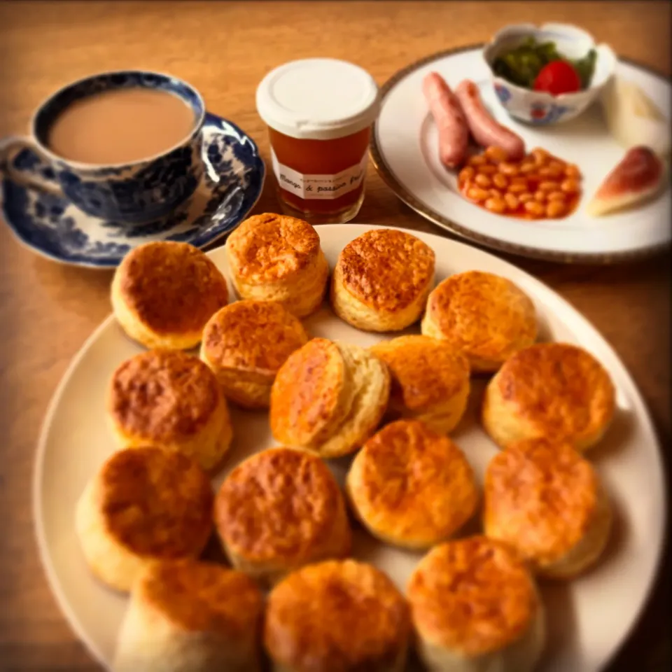 マンゴー＆パッションのジャムと焼きたてスコーンの朝ごはん|ぶりぞうさん