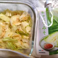 料亭の味キャベツみそとレンチンした胸肉ミンチ、キャベツも合わせて!!
