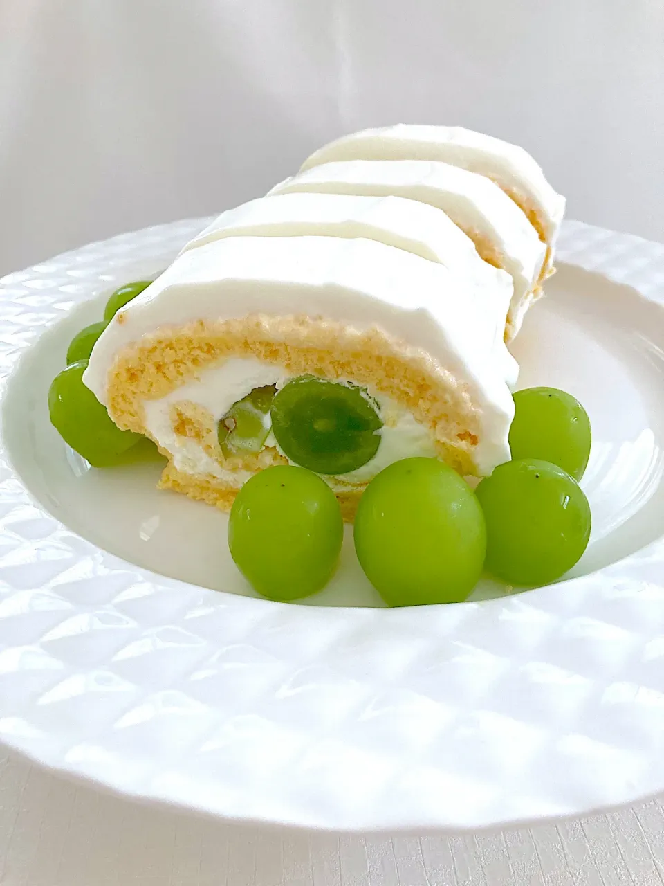 シャインマスカットのロールケーキ|花🍀さん