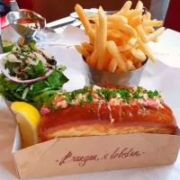 Lobster Roll in Ciabatta Toast Served w/ Fries & Green Salad |An'leeさん