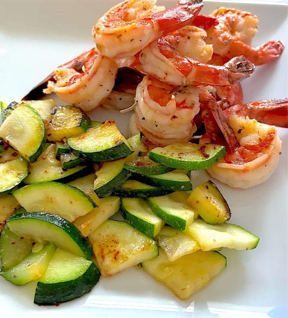 エビとズッキーニのガーリックソテー|misakoさん