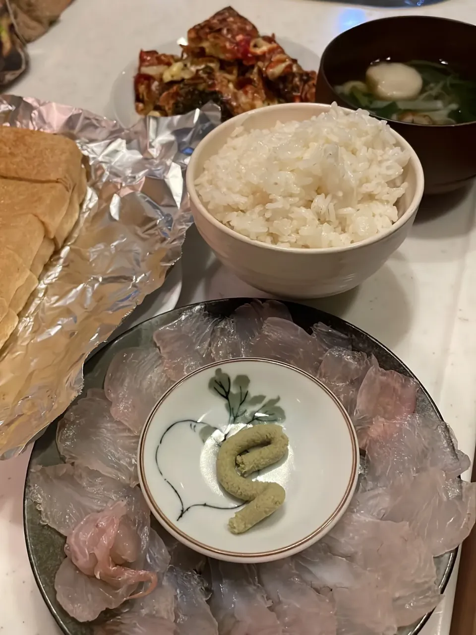 おっさんご飯　油揚納豆　お好み焼き　ヒラメの昆布締め　汁|ひげおやじさん