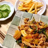 豚キムチーズほうれん草 と ポテト と きゅうりの生姜和え|コトコト煮つめますさん